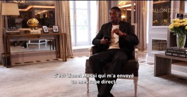 Ai là người đầu tiên chúc mừng bạn đã giành được quả bóng vàng? Dembele: Đó là Messi! Anh ấy đã gửi cho tôi một tin nhắn trực tiếp