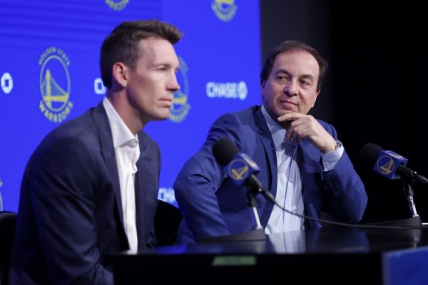 Dunleavy: Lacob sự chú ý của đội vào mùa hè này như mọi khi, Valkyrie khiến anh ấy hơi mất tập trung