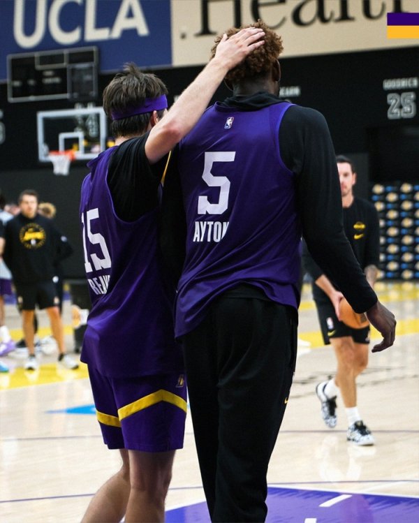 Lakers đã chính thức đăng ản