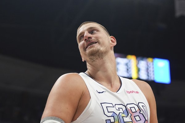 Jokic đã hòa Big O với 15+15