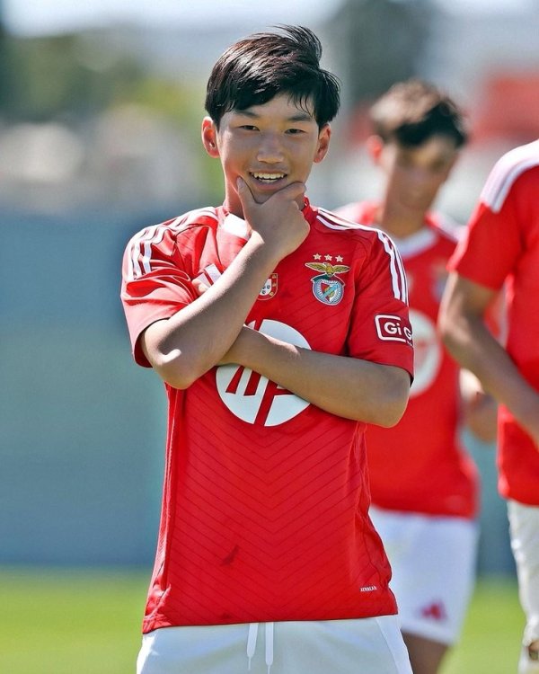 Francisco Wang được triệu tập vào đội tuyển U16 Bồ Đào Nha, cùng với con trai Mini Ronaldo của Cristiano Ronaldo.
