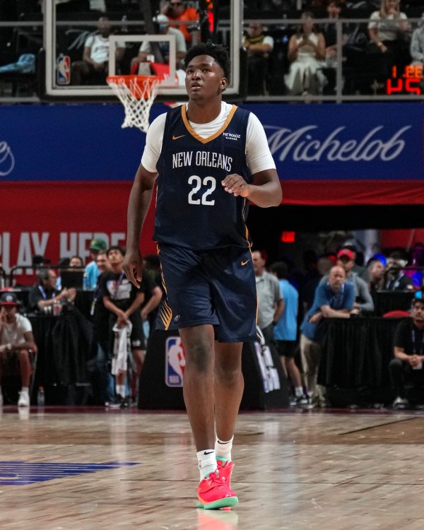 Khá là nổi bật! Derek Quinn, lượt chọn thứ 13, thực hiện 6 trong số 11 cú sút và ghi được 15 điểm, 6 rebound và 2 block, 6 lần phạm lỗi trong lớp viết.