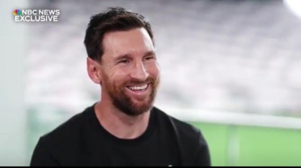 Messi: DÊ? Là một người Argentina, luôn là Maradona và tôi không còn trẻ nữa