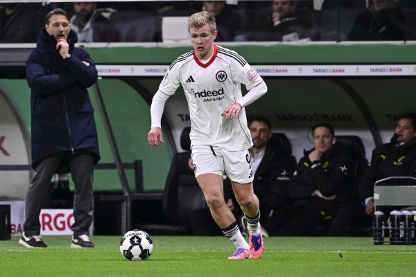 Điểm dừng tiếp theo là chiếc 8000W hạng sang? Tiền đạo 25 tuổi của French Eagle, Burkart, ghi 9 bàn và 1 kiến ​​tạo sau 12 trận, trị giá 35 triệu euro.