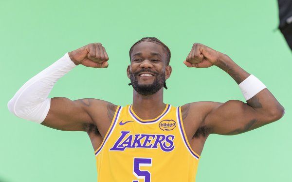 Thật tiếc khi bạn không có mặt ở mùa giải trước! Ayton đạt trung bình 16 + 9 trong hai trận đấu với Gobert, người chỉ đạt trung bình 5,5 + 6,5.