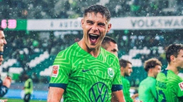 Chỉ nhanh sẽ không bị hỏng! Van der Ven từng là hậu vệ nhanh nhất Bundesliga và đứng đầu danh sách kỷ lục Premier League năm ngoái với tốc độ 37,38km/h.