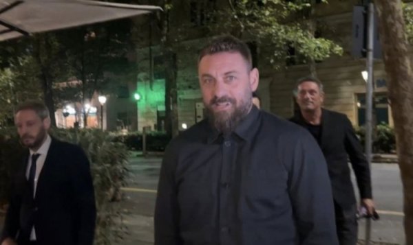 Di Marzio: De Rossi đã đến Genoa và sẽ chính thức ký hợp đồng với tư cách huấn luyện viên mới của đội vào thứ Năm