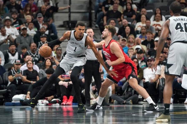 Một trận hay hơn hai trận🚨 Spurs đã đánh bại Rockets trong một trận chiến vị trí và vươn lên vị trí thứ 3 tại Western Conference. Rockets tụt 3 bậc liên tiếp xuống vị trí thứ 6.