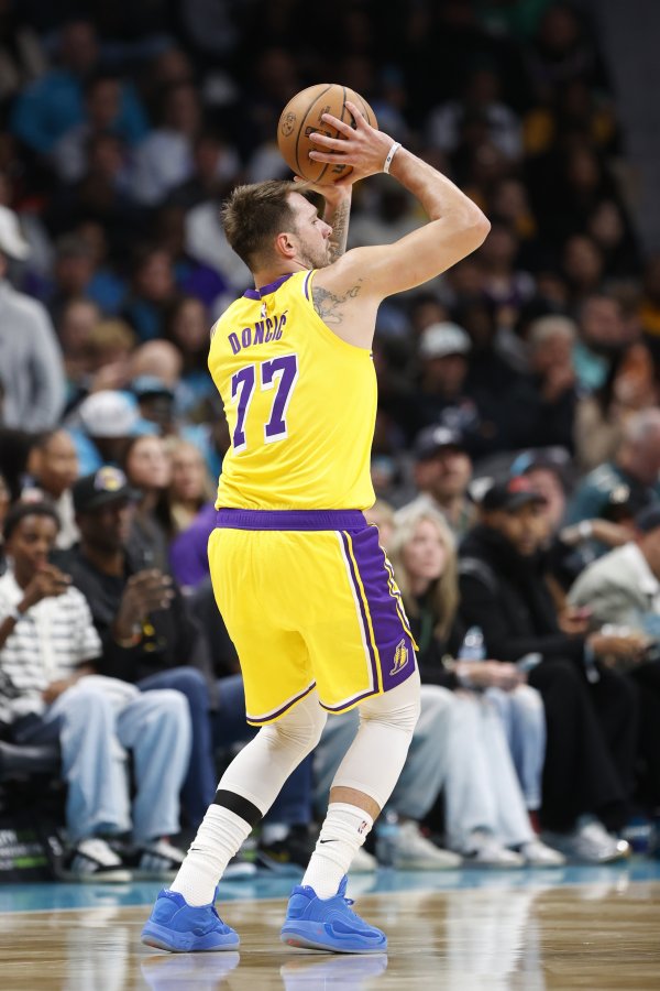 Có thể so sánh với gia đình cá mập quỷ? Bố Tang: Doncic chắc chắn sẽ trở thành huyền thoại của Lakers. Chỉ cần giành được một chức vô địch.