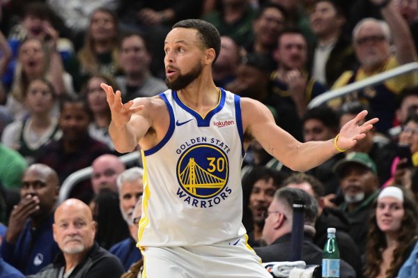 ❓Bình luận sân nhà Spurs: Curry, giống như Harden và Doncic, biết cách phạm lỗi và ném phạt